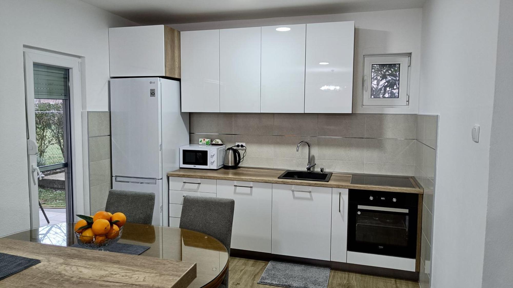 Entire House Floor - 2-Bedroom Cozy & Peaceful Apartment Podgorica Eksteriør bilde