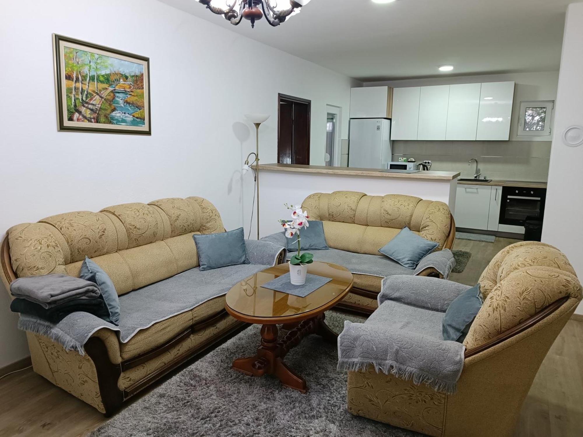 Entire House Floor - 2-Bedroom Cozy & Peaceful Apartment Podgorica Eksteriør bilde