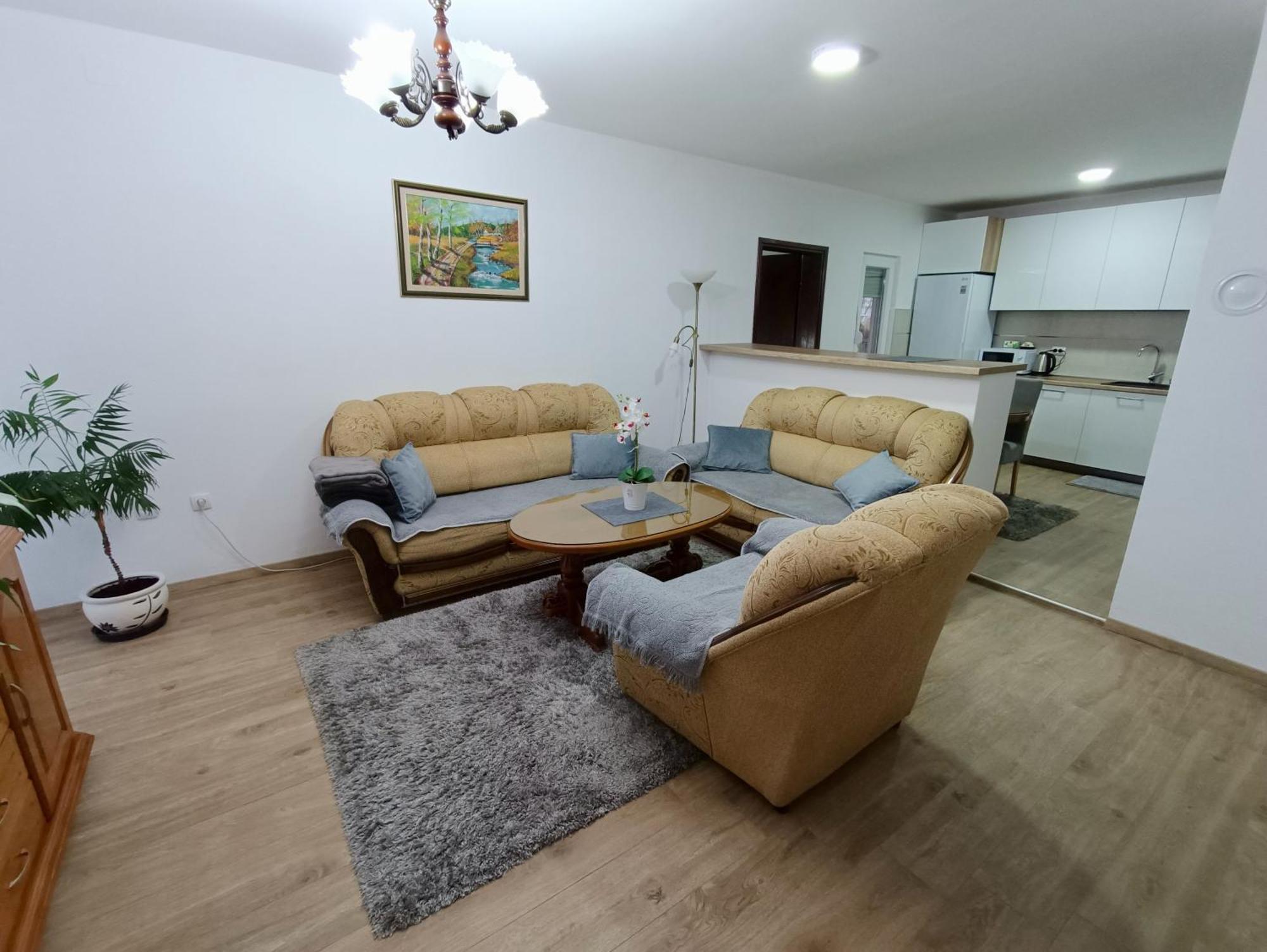 Entire House Floor - 2-Bedroom Cozy & Peaceful Apartment Podgorica Eksteriør bilde