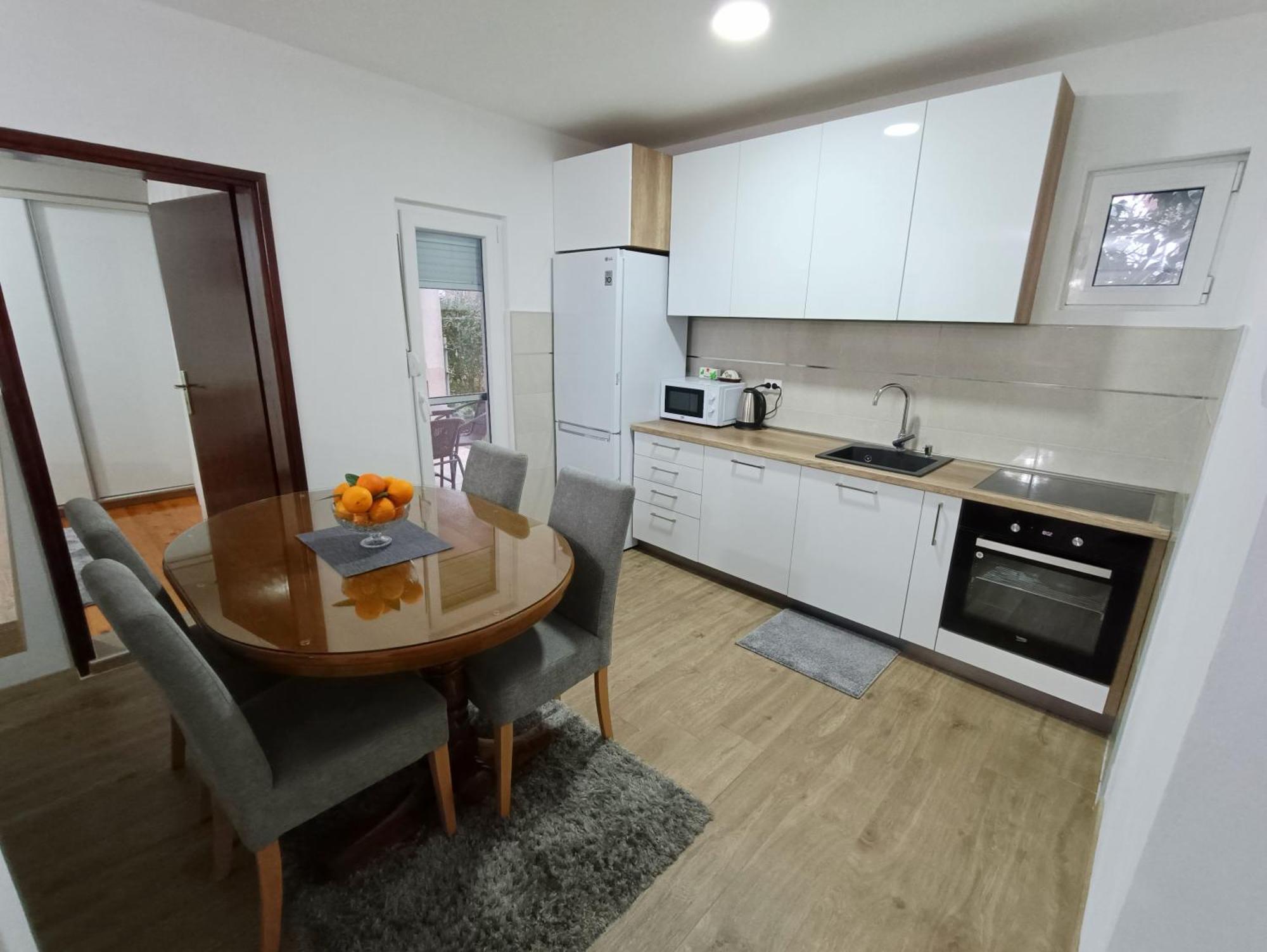 Entire House Floor - 2-Bedroom Cozy & Peaceful Apartment Podgorica Eksteriør bilde