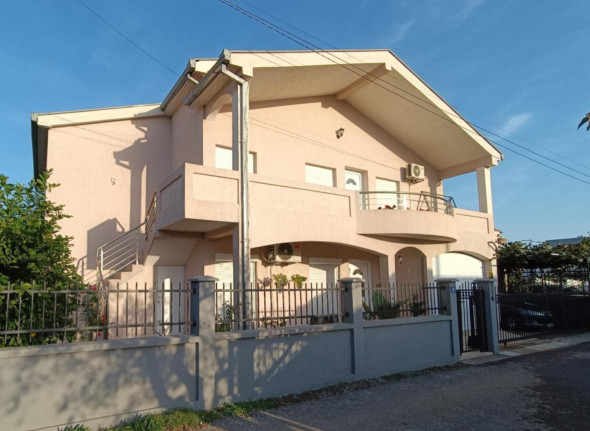 Entire House Floor - 2-Bedroom Cozy & Peaceful Apartment Podgorica Eksteriør bilde